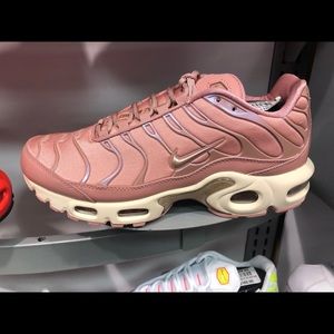 Meet your Posher, Lola